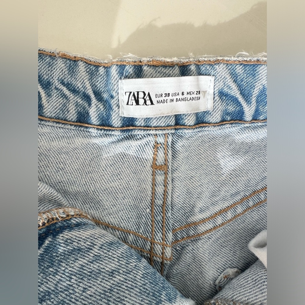 Classic Blue Denim Women's Shorts Zara size 6 - Picture 3 of 4